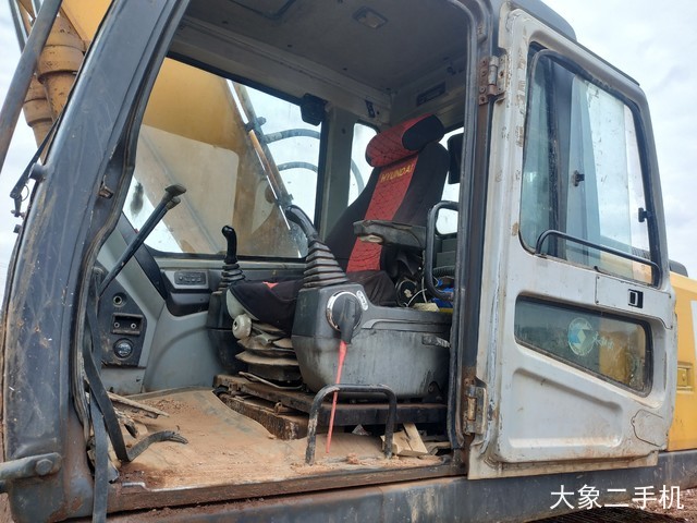 现代 R225LC-7 挖掘机