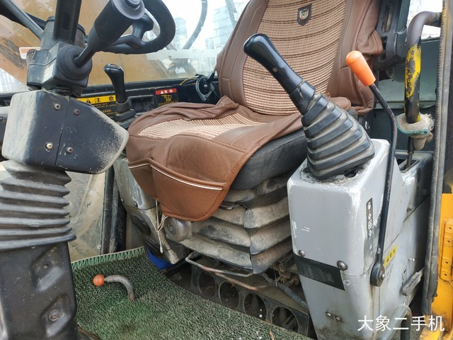 现代 R210W-5 挖掘机