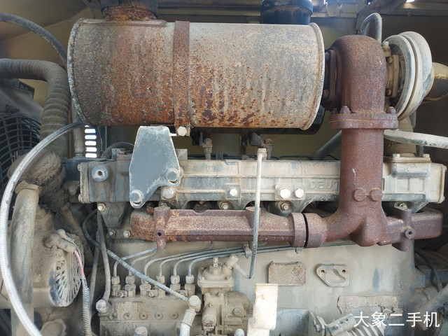 龙工 LG833B 装载机