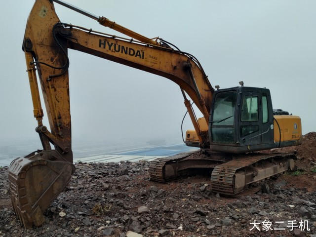 现代 R225LC-7 挖掘机