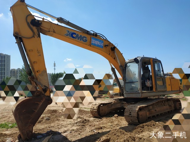 徐工 XE215D 挖掘机