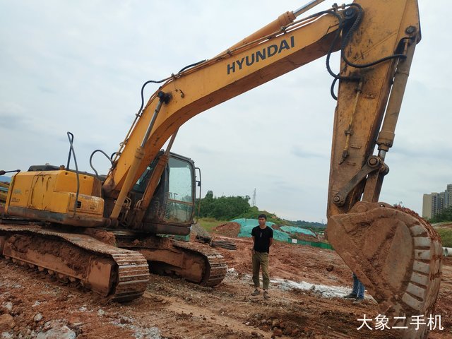 现代 R225LC-7 挖掘机