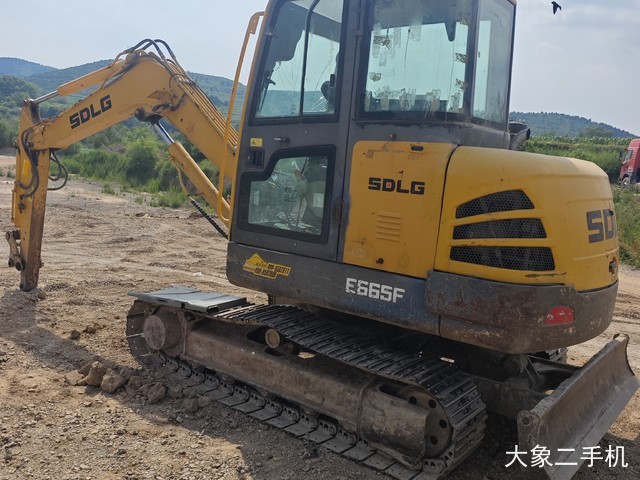 山东临工 E665F 挖掘机