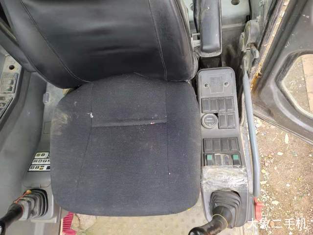 沃尔沃 EC210B 挖掘机