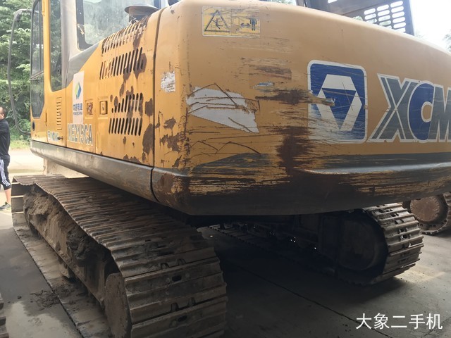 徐工 XE215C 挖掘机