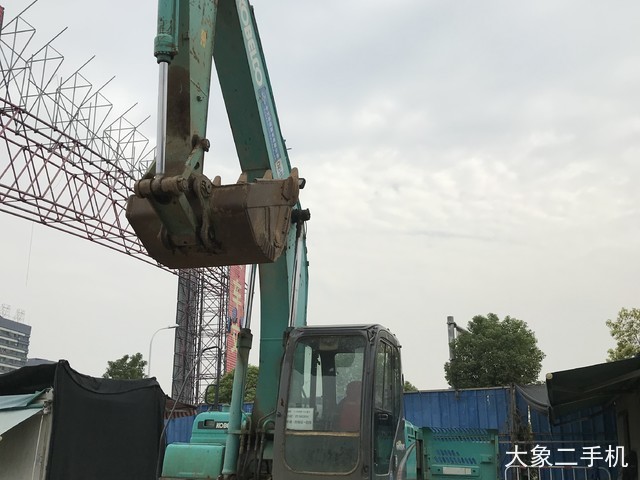 神钢 SK210LC-8 挖掘机