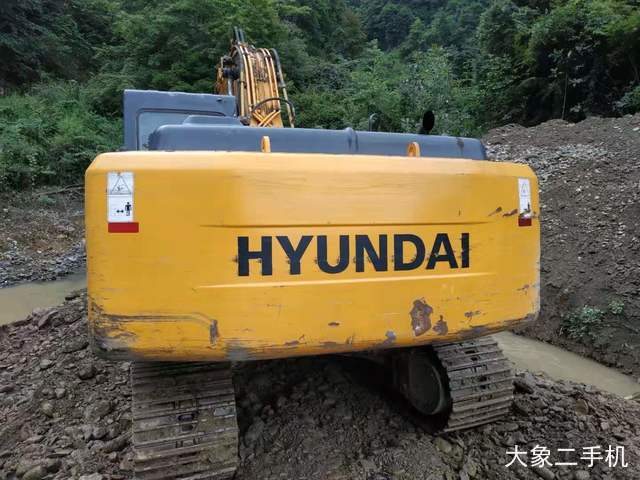 现代 R215-7 挖掘机