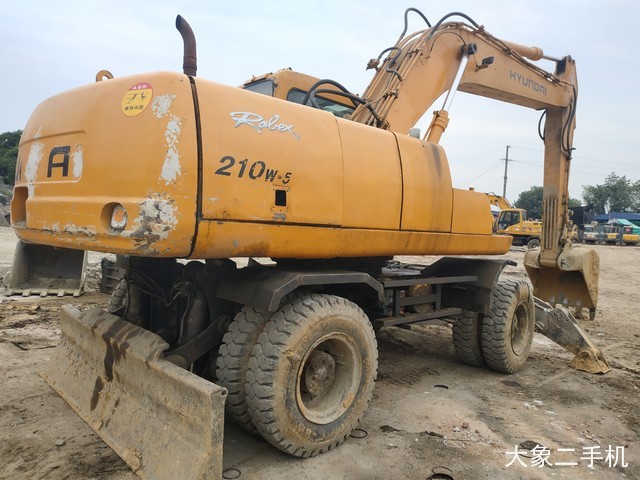 现代 R210W-5 挖掘机