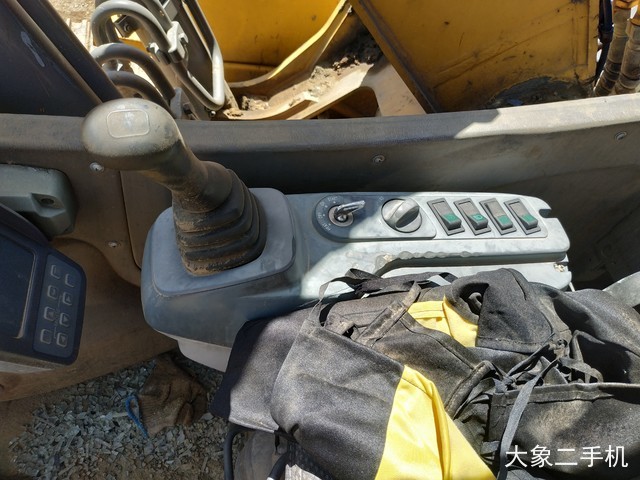 徐工 XE215C 挖掘机