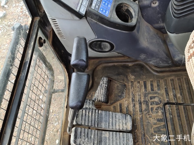 小松 PC240LC-8M0 挖掘机