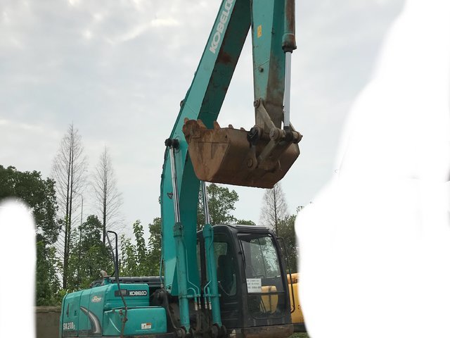 神钢 SK210LC-8 挖掘机