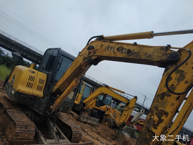 现代 R55-7 挖掘机