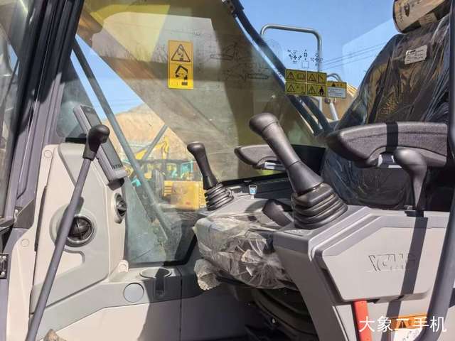 徐工 XE240D 挖掘机