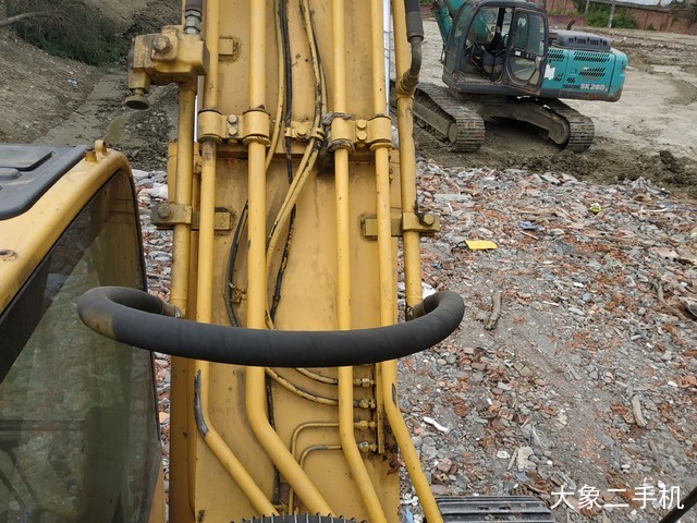 小松 PC220-8 挖掘机