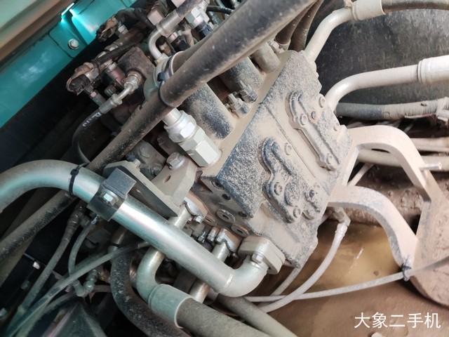 神钢 PC240LC-8 挖掘机