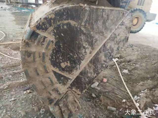 现代 R215-7 挖掘机