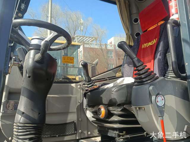 现代 R180W-9A 挖掘机