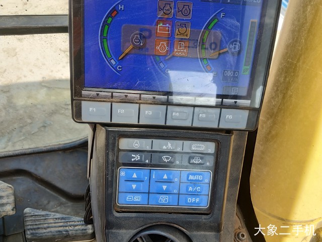 小松 PC240LC-8M0 挖掘机