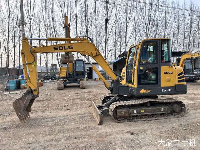 山东临工 E660F 挖掘机