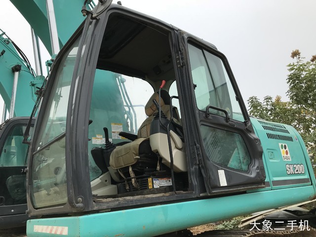 神钢 SK200-10 挖掘机