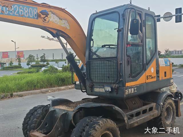 新源 XY75W-8 挖掘机