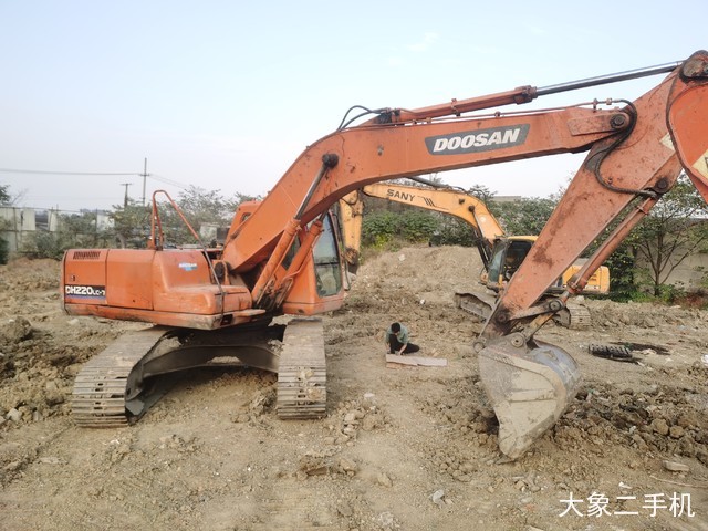斗山 DH220-7 挖掘机