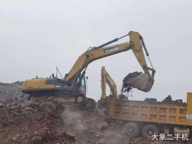 徐工 XE370D 挖掘机