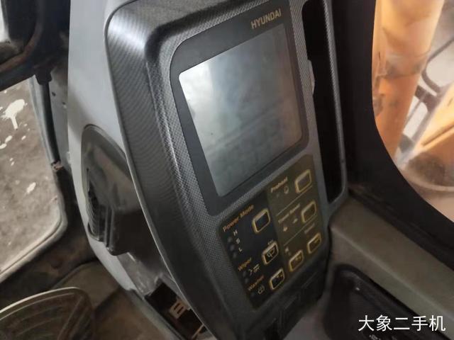 现代 R215-7 挖掘机