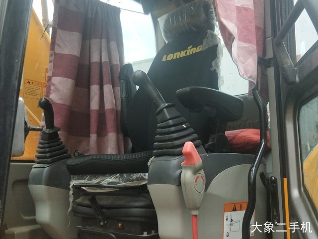 龙工 LG6225E 挖掘机