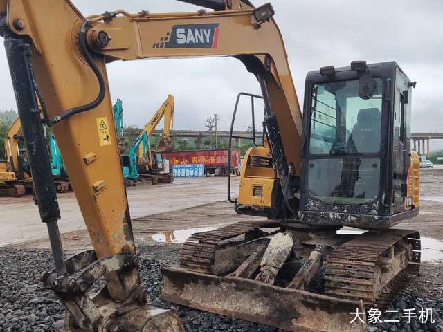 三一重工 SY75C 挖掘机