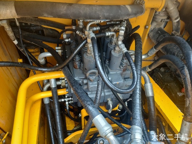 龙工 LG6220D 挖掘机