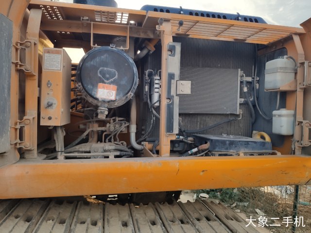 龙工 LG6225E 挖掘机