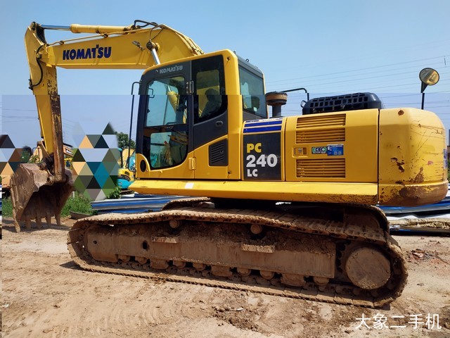 小松 PC240LC-8M0 挖掘机