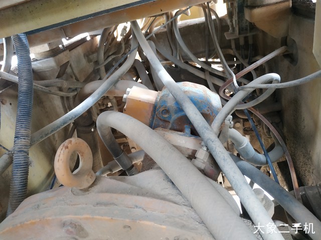 龙工 LG833B 装载机