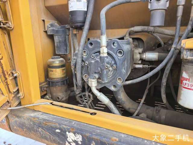 徐工 XE270DK 挖掘机