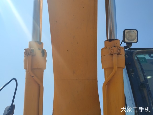 龙工 LG6225E 挖掘机