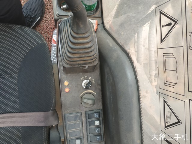 三一重工 SY215C-9 挖掘机