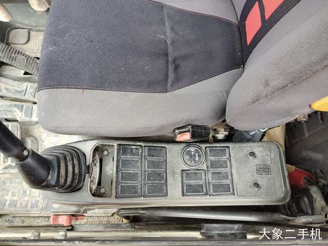 山东临工 E6225H 挖掘机