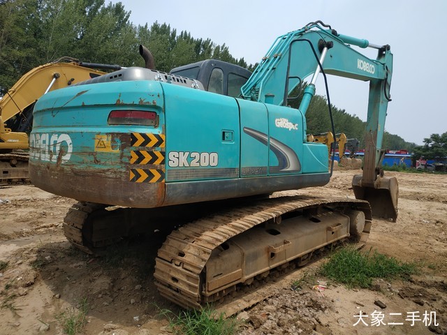 神钢 SK200-8 挖掘机