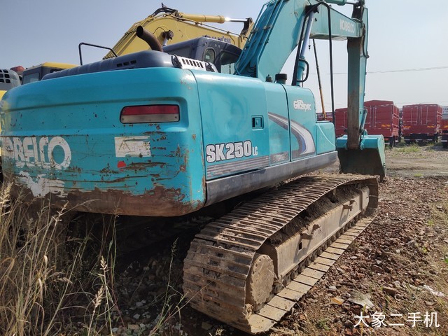 神钢 SK210LC-8 挖掘机