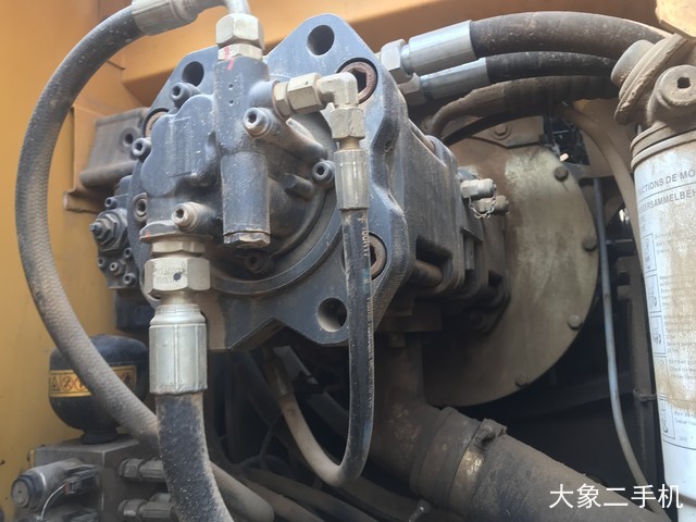 徐工 XE215C 挖掘机