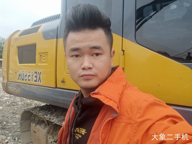 徐工 XE135B 挖掘机