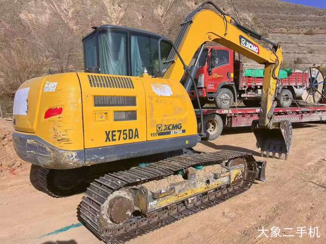 徐工 XE75D 挖掘机
