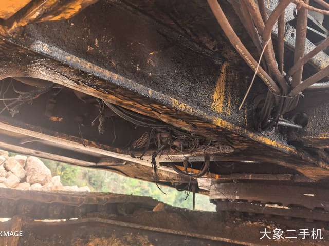 现代 R225LC-7 挖掘机