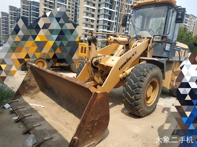 龙工 LG833B 装载机