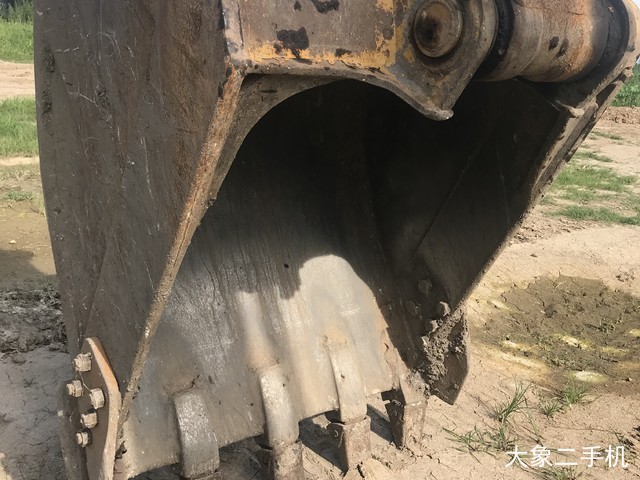 小松 PC240LC-8M0 挖掘机