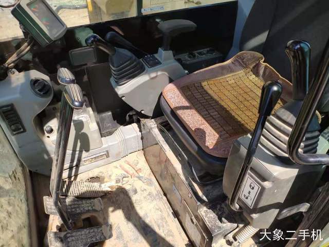卡特彼勒 305.5E2小型液压 挖掘机