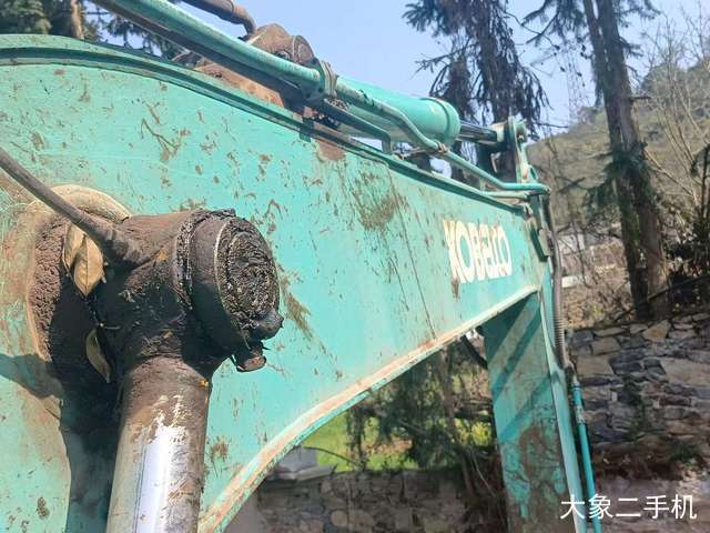 神钢 SK130-8 挖掘机