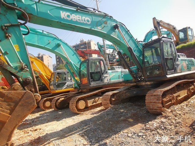 神钢 SK380D 挖掘机