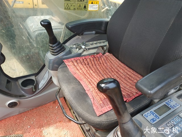 徐工 XE215CA 挖掘机